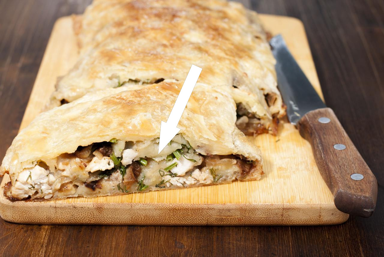 Секретный рецепт слоёного пирога с курицей и грибами, который покорил TikTok