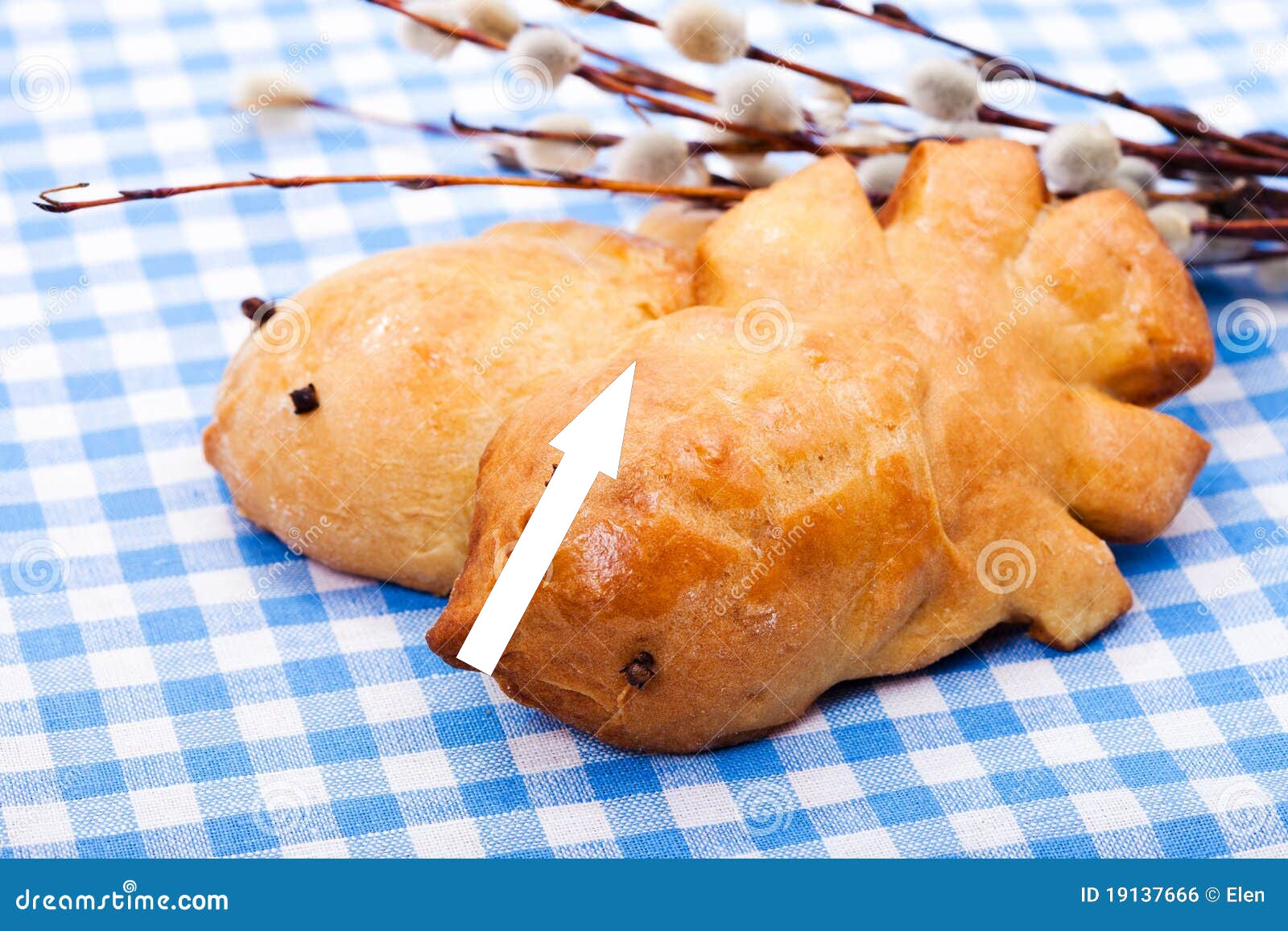 Эти древние пирожки с изюмом вместо глаз пекли на Руси задолго до Хэллоуина