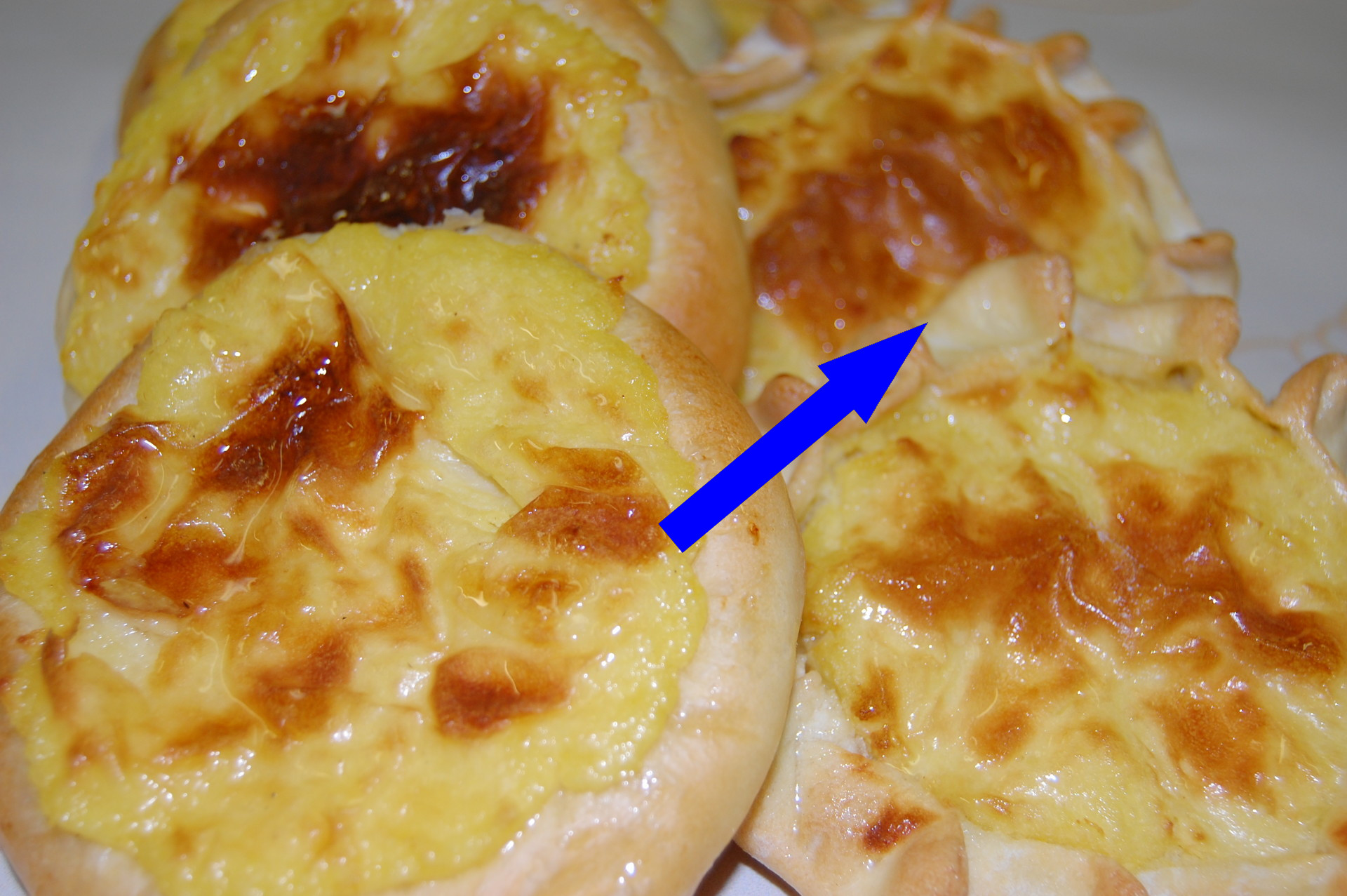 Шаньги уральские — секрет дрожжевого теста и сметанной заливки