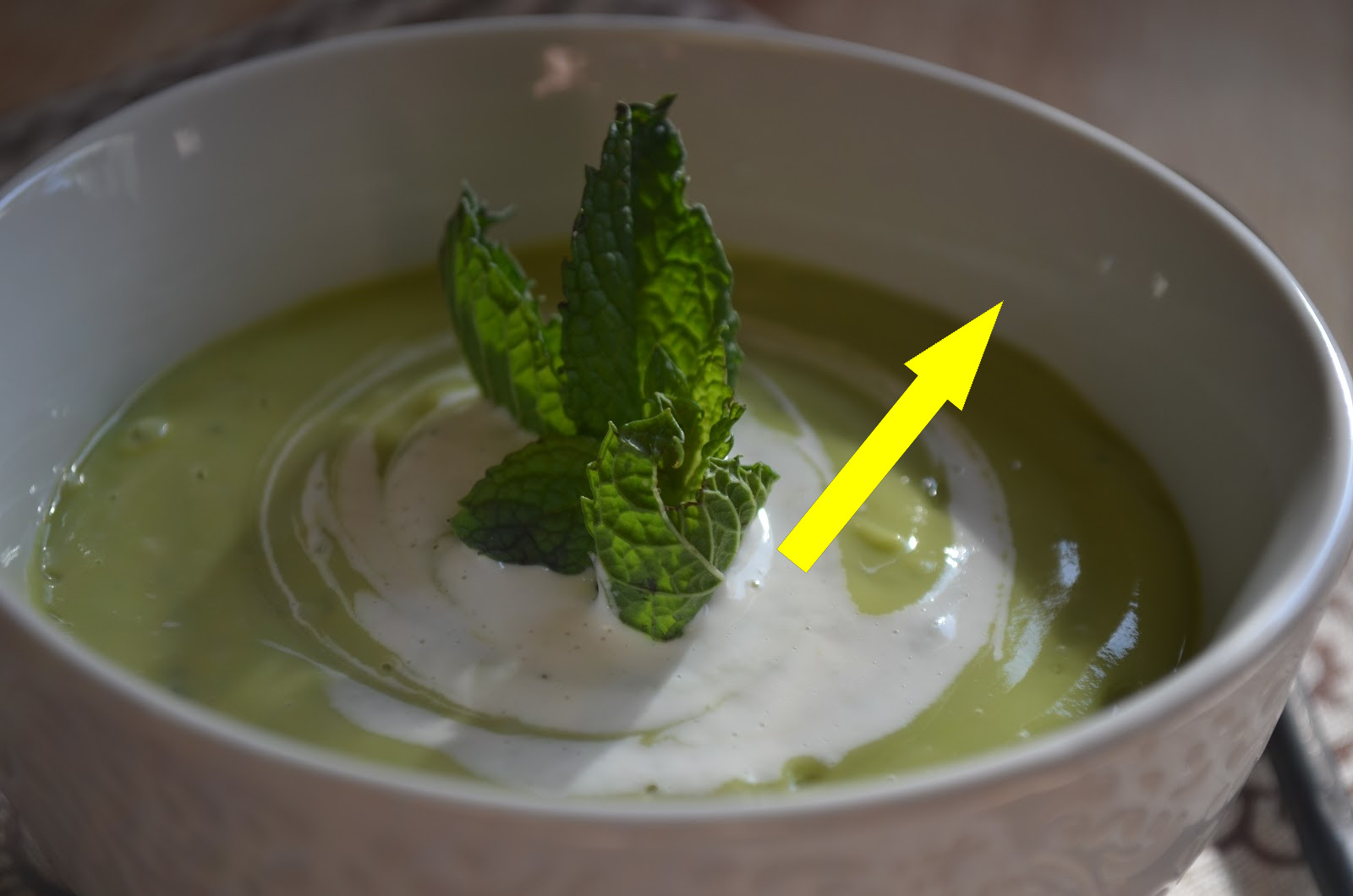 Этот веганский суп из авокадо и огурца взорвал мой блог