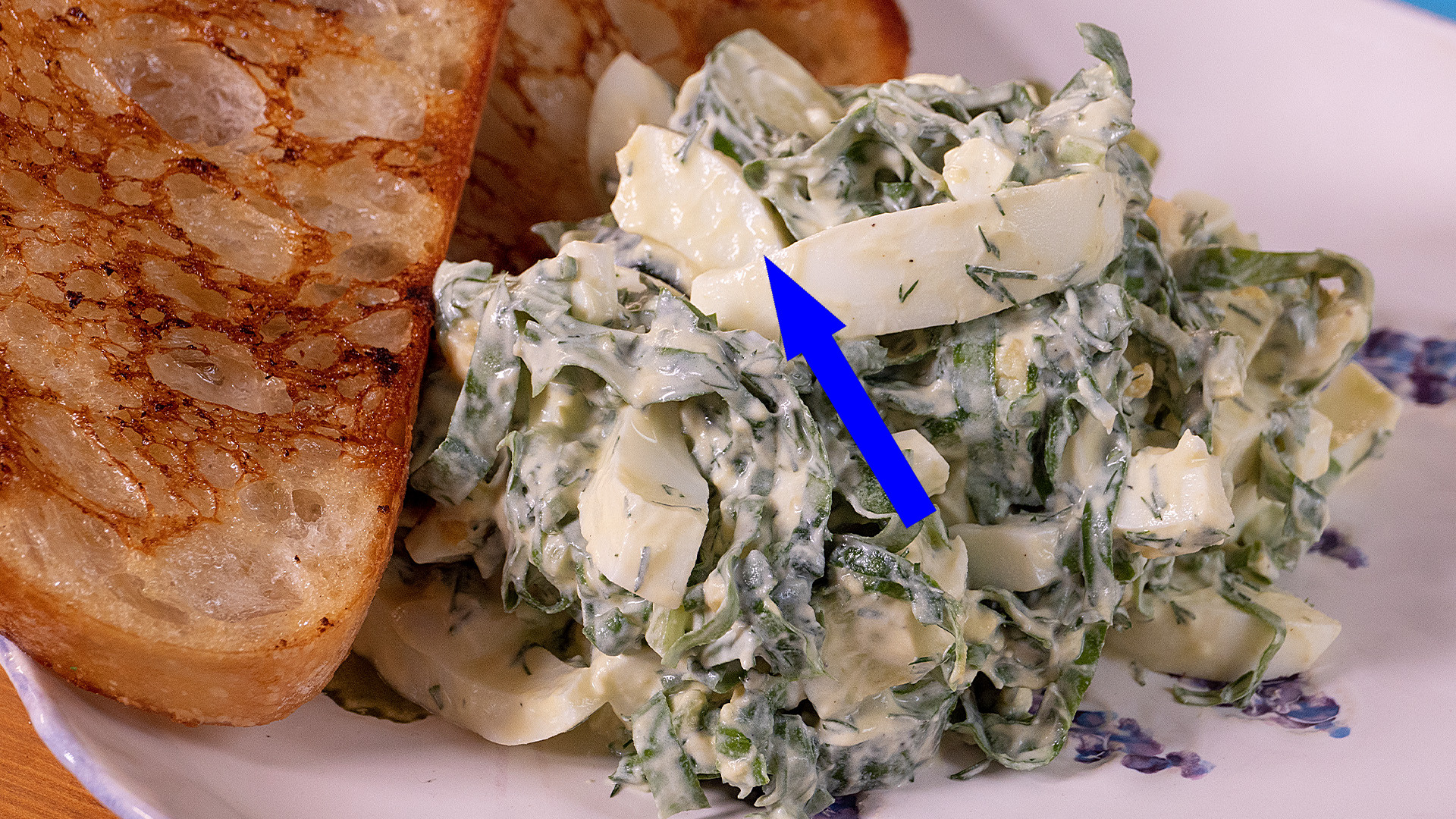 Этот салат с черемшой взорвет ваши вкусовые рецепторы