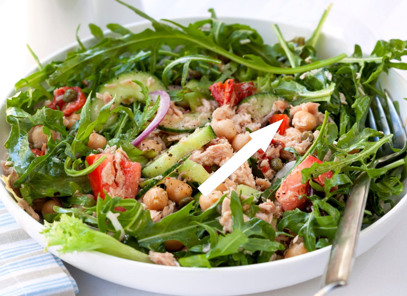 Секретный рецепт салата с тунцом и фасолью, который взорвет ваш рацион