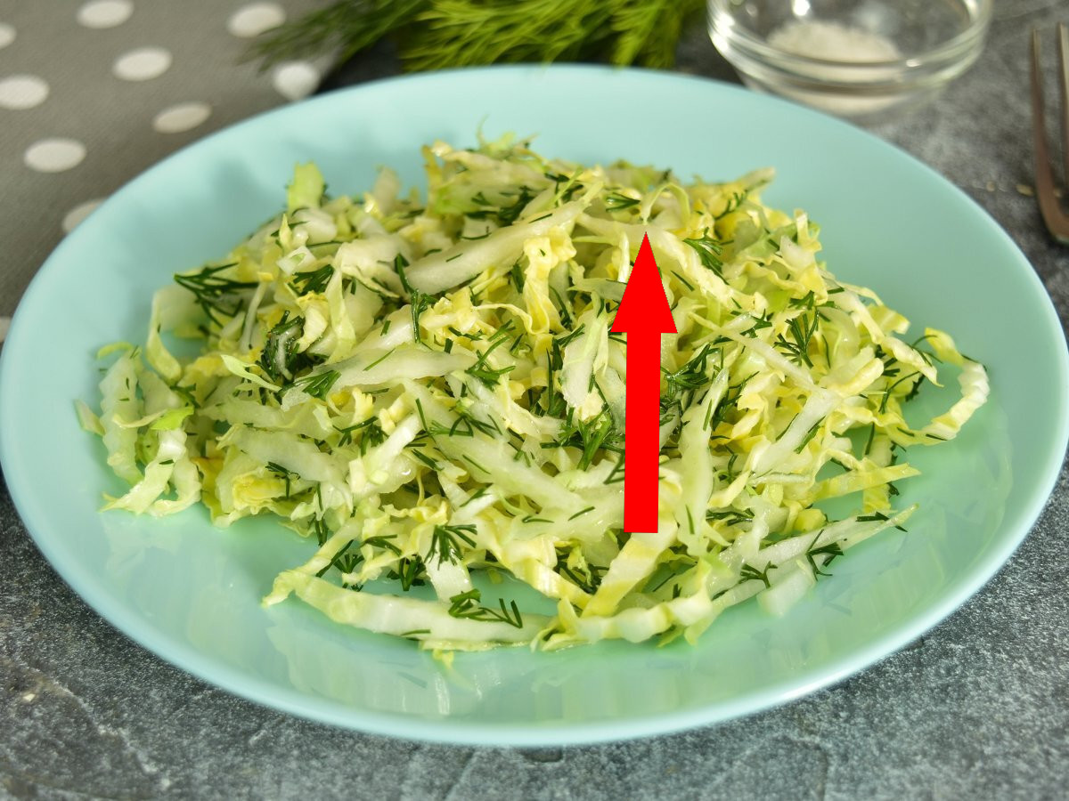 Этот салат с молодой капустой взорвал мой блог — секрет бабушкиного рецепта