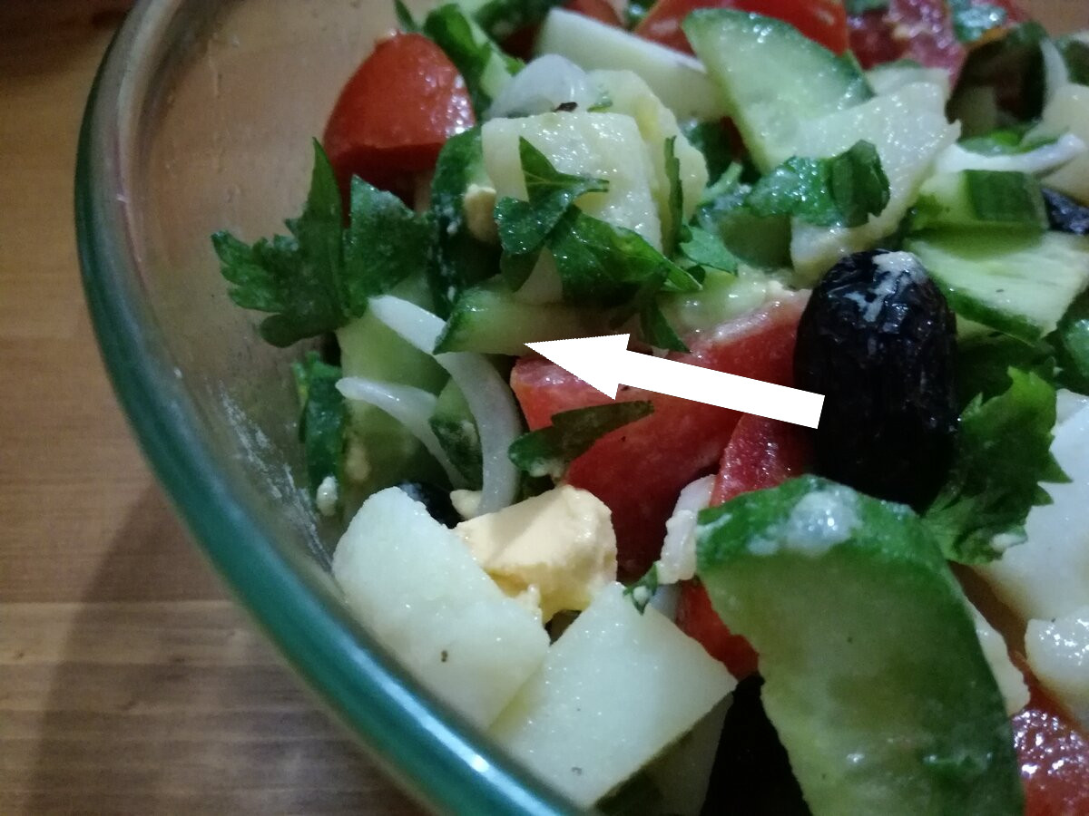 Греческий салат с квашеной капустой — русский ответ средиземноморской классике