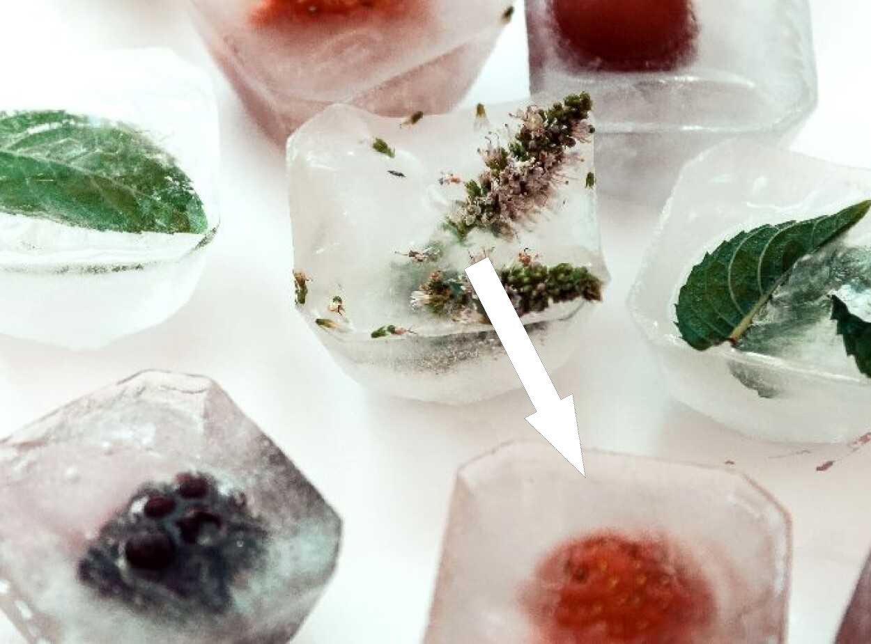 Секрет прозрачного льда с ягодами, который взорвет ваш фуд-блог