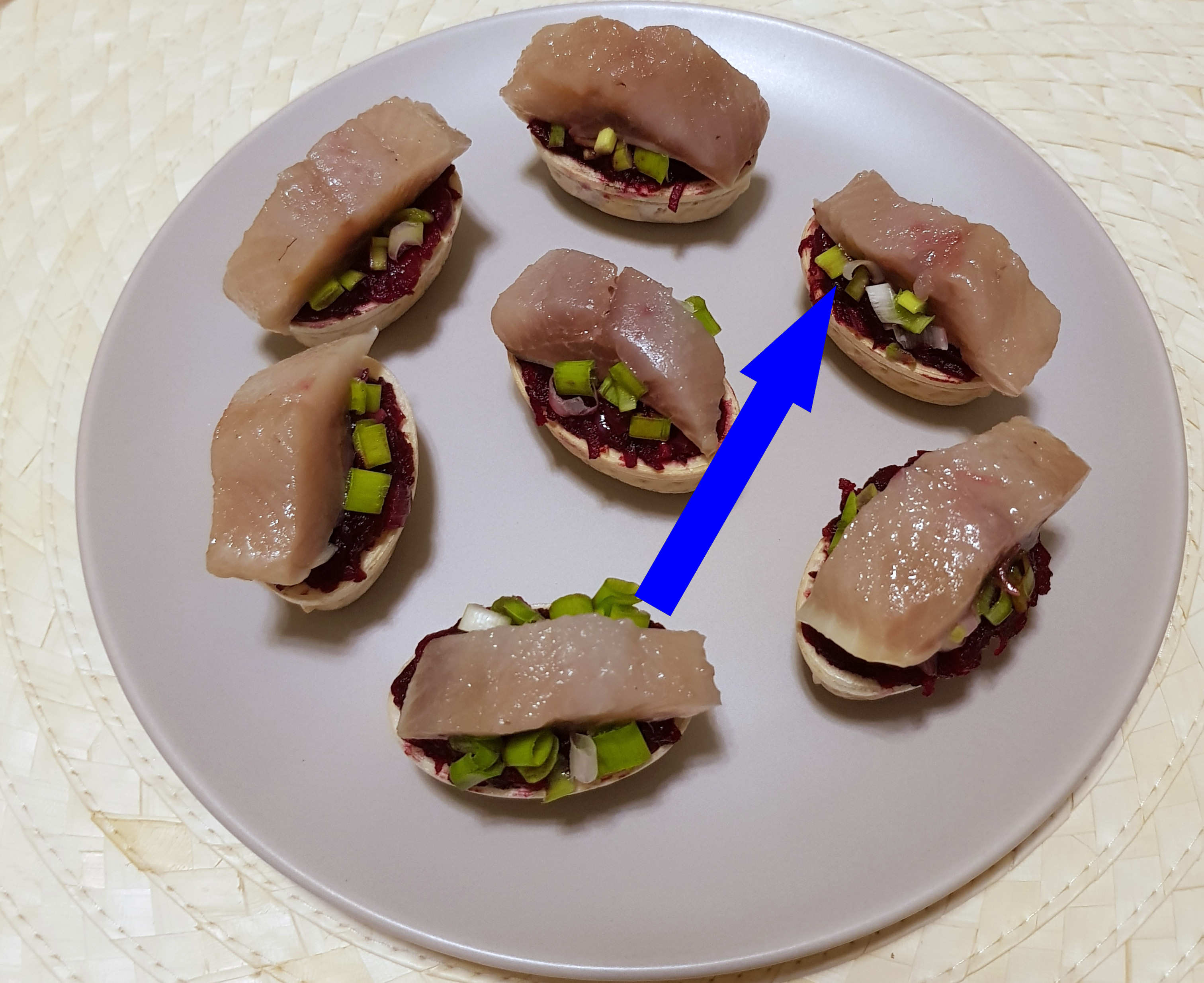 Селёдка под шубой в тарталетках — хит фуршета 2025