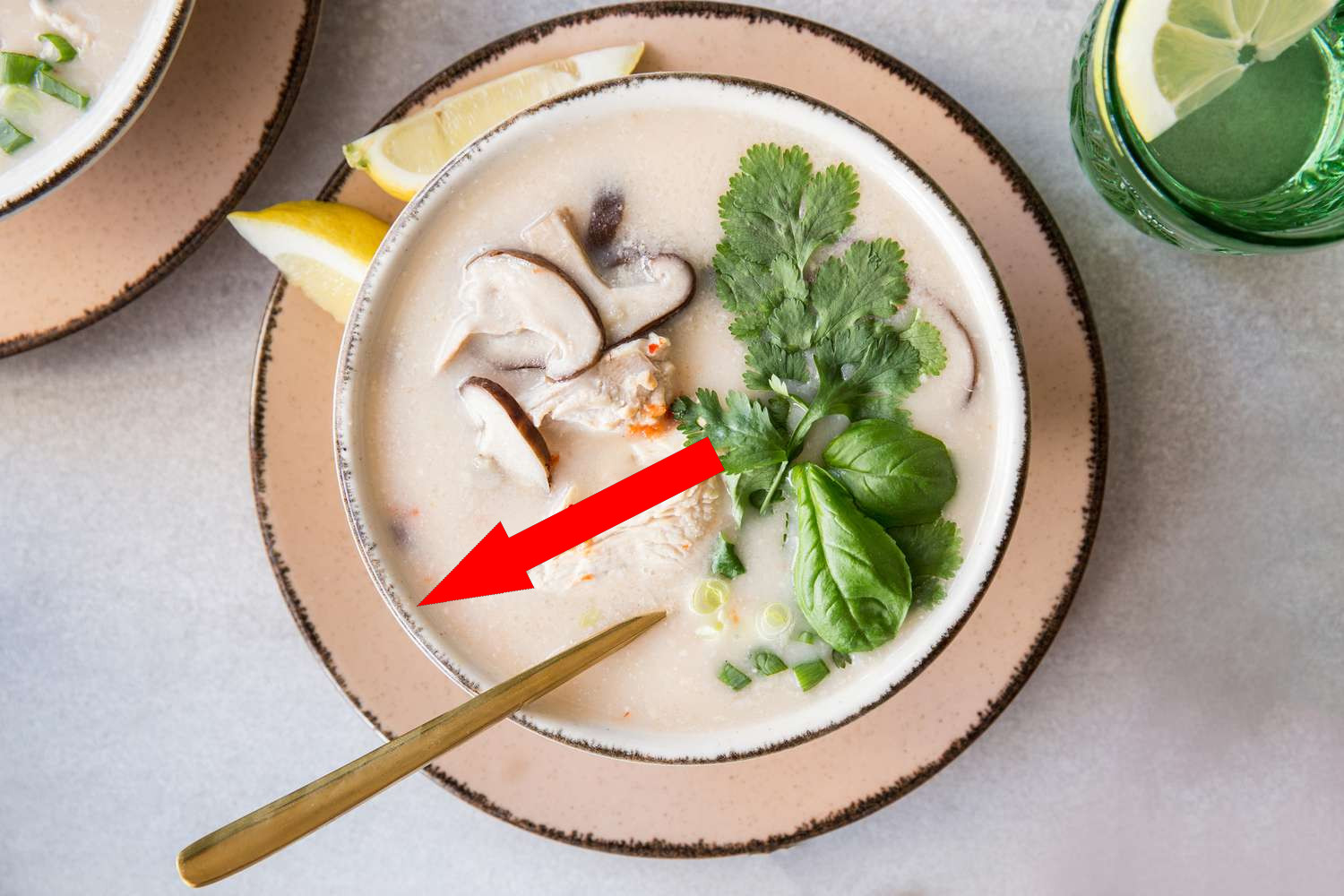 Тайская уха взорвет ваш вкус кокосом и лемонграссом