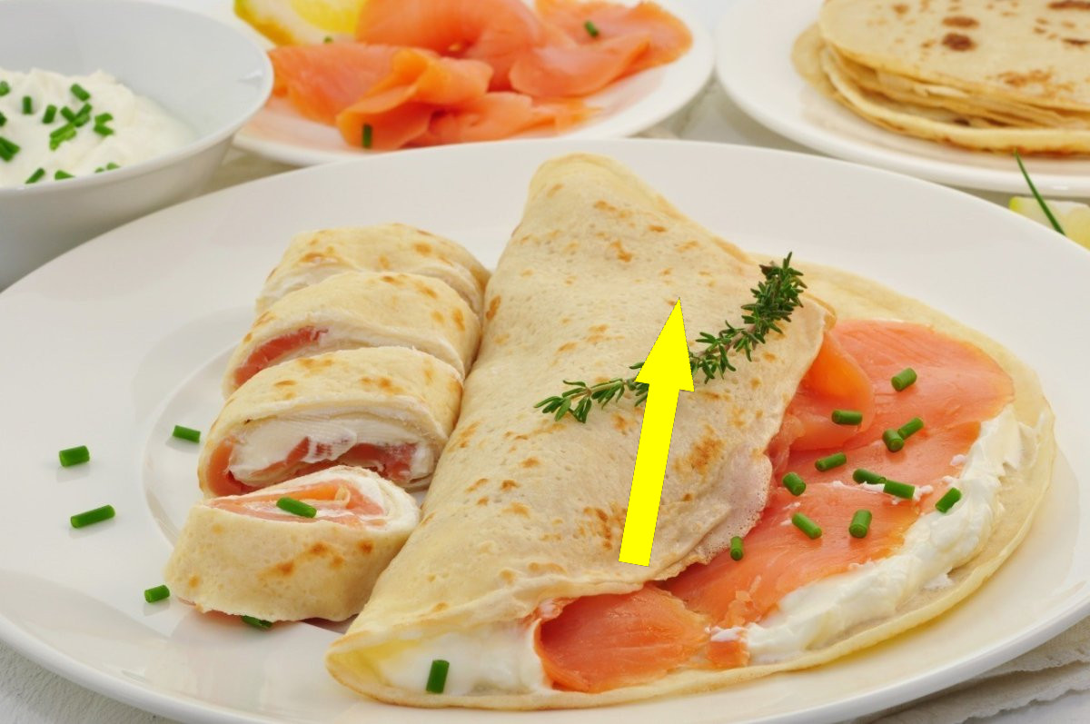 Блины с лососем и авокадо — бранч, который покорил TikTok