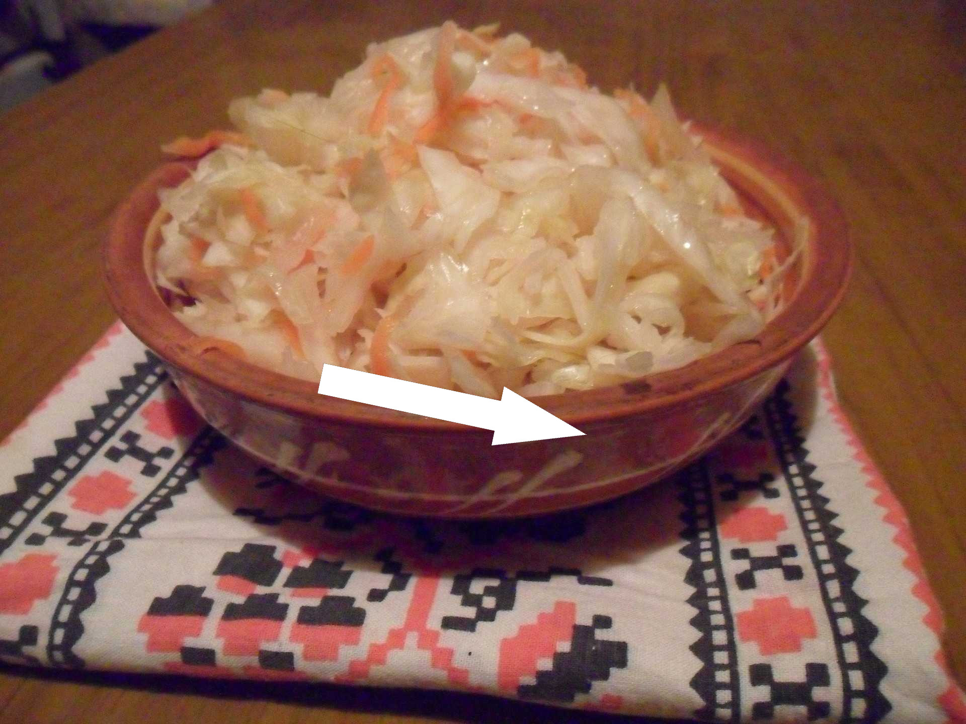 Этот старинный рецепт квашеной капусты с клюквой взорвал TikTok