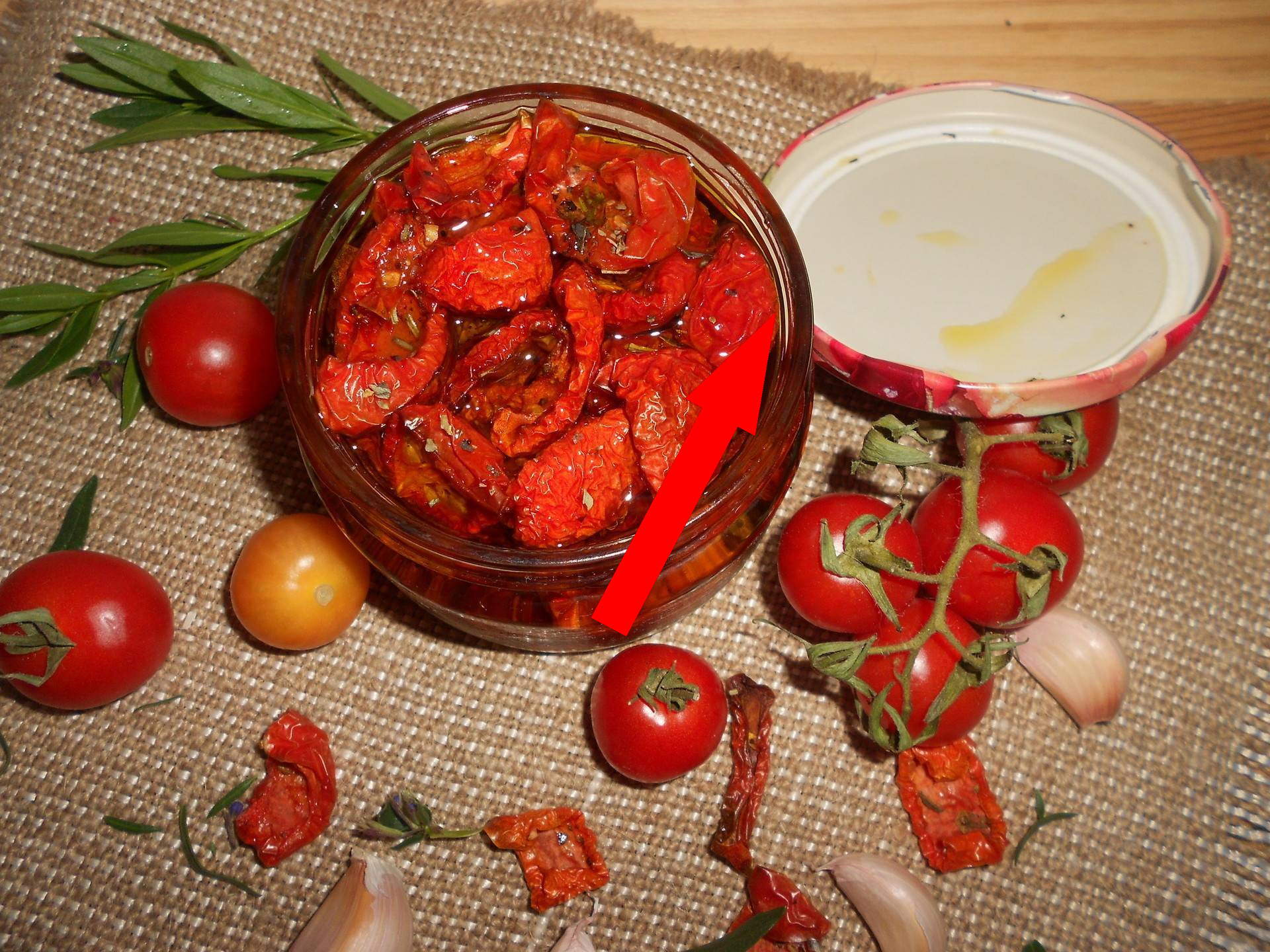 Секрет итальянских шефов — вяленые томаты в масле с травами