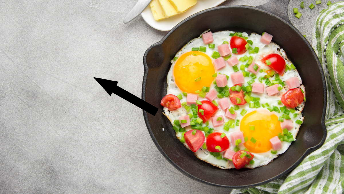Этот омлет с колбасой и помидорами взорвал TikTok
