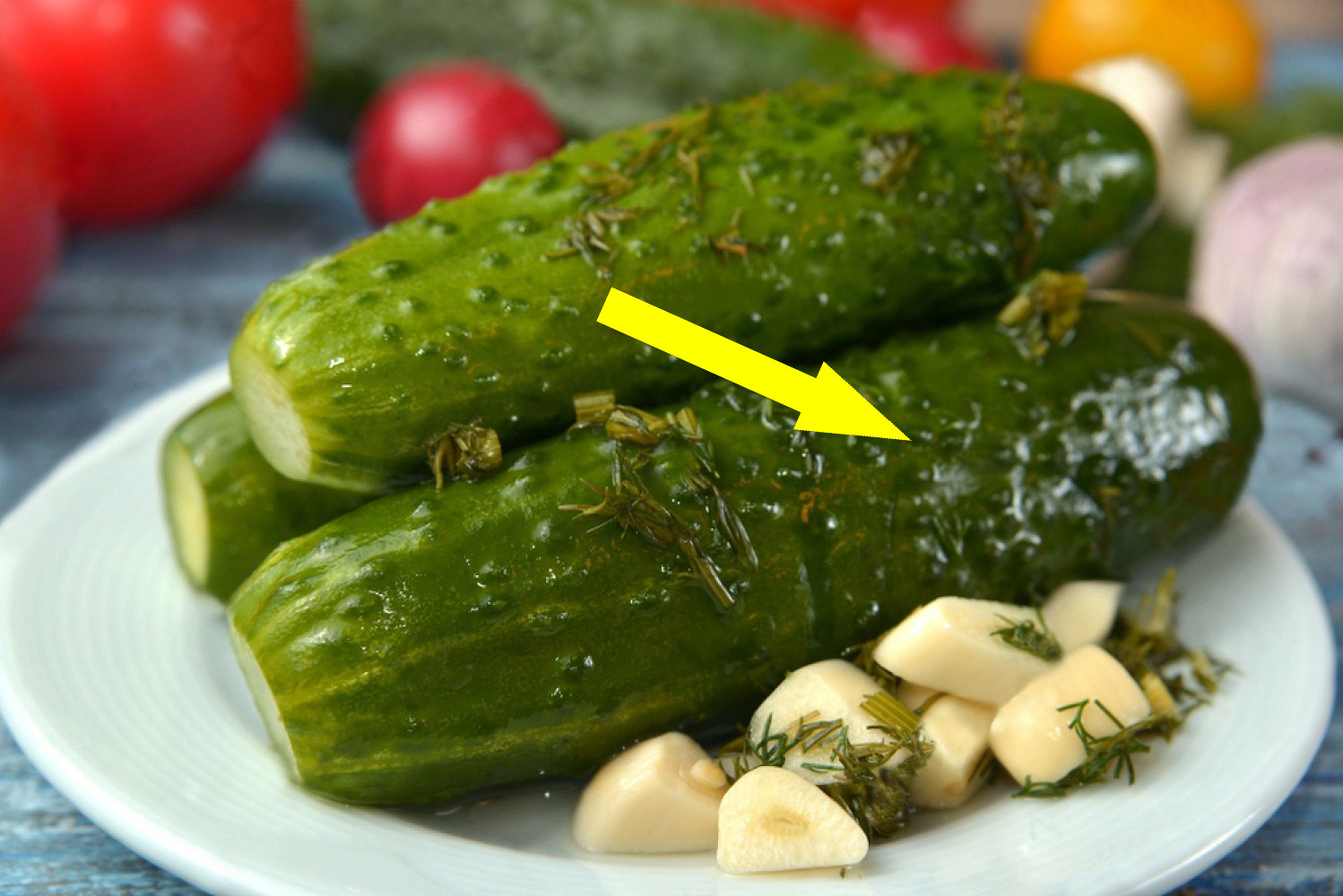 Секрет хрустящих огурцов в салате раскрыт