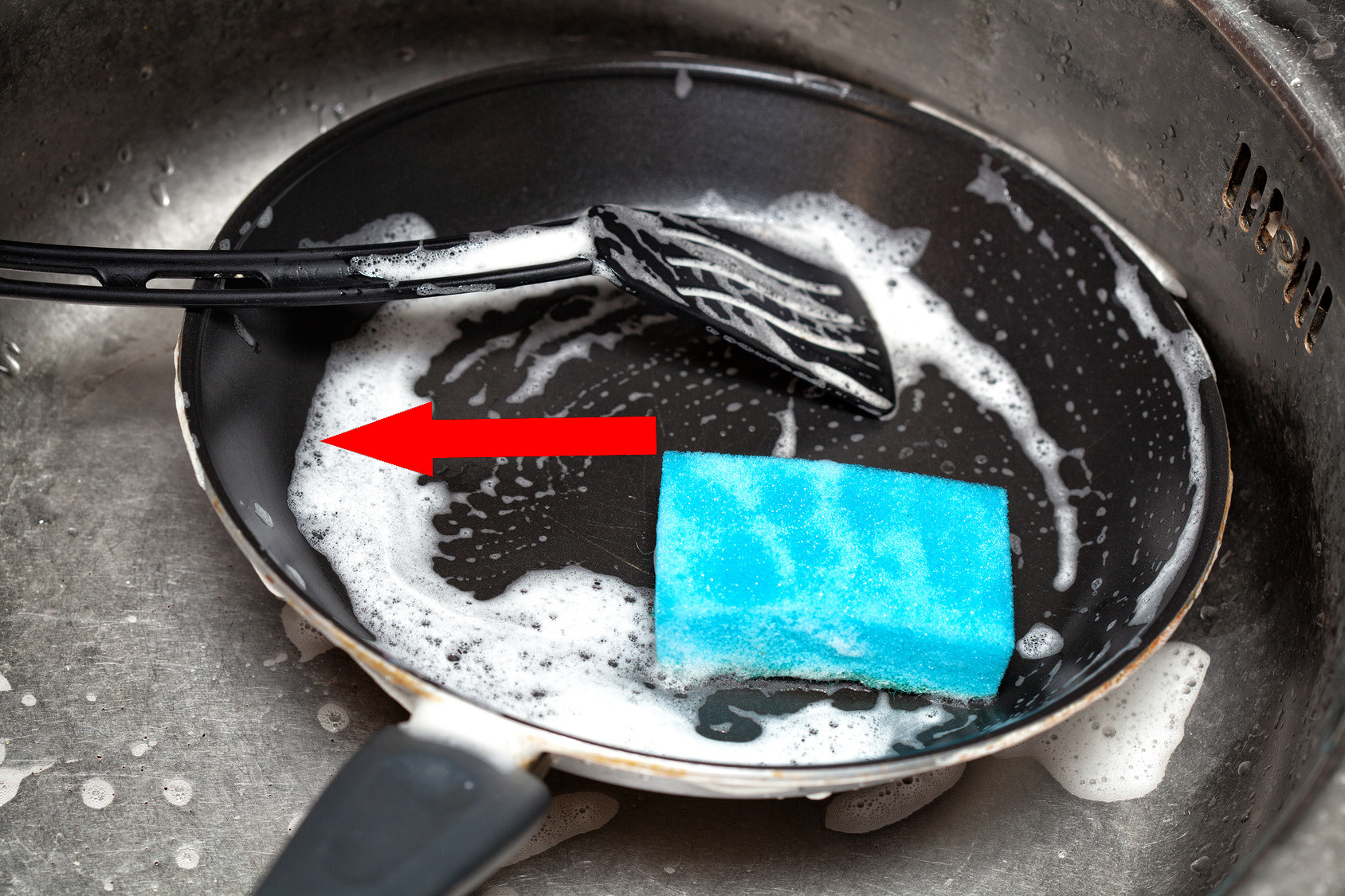 Сковорода как новая – 5 способов удалить нагар без химии