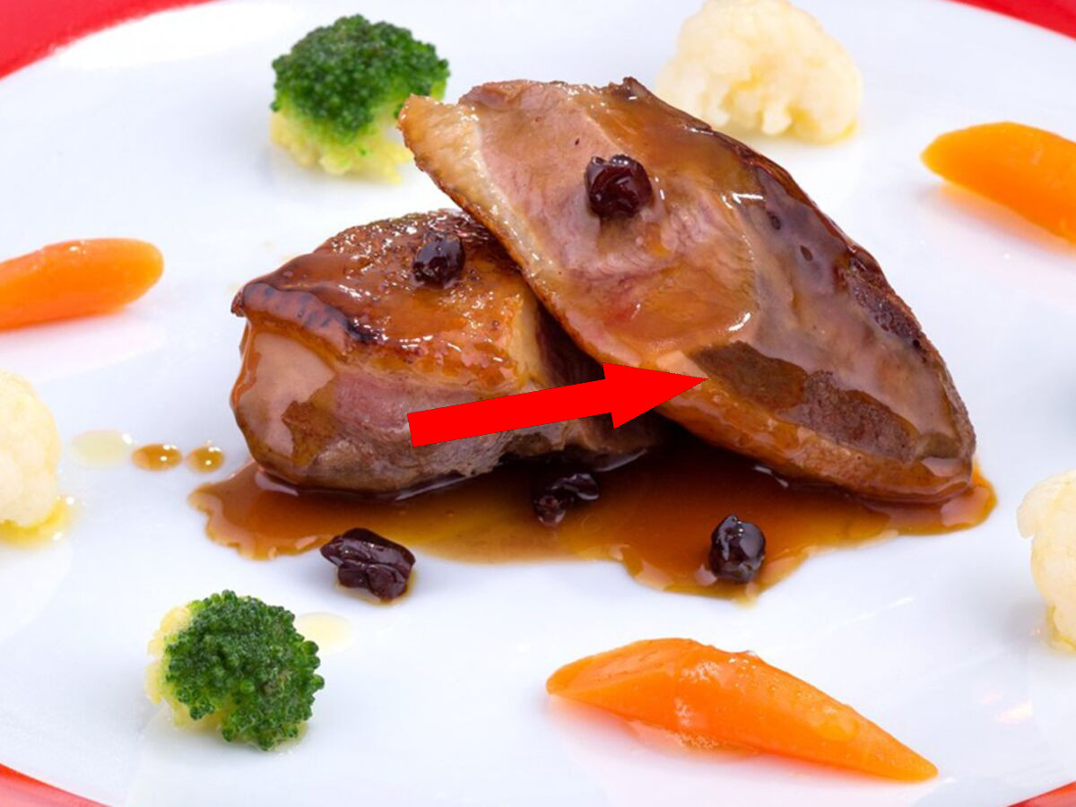 Утиная грудка с морошкой и бальзамиком — секрет шеф-повара из Петербурга